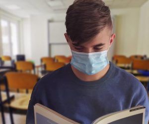 estudiante-mascarilla