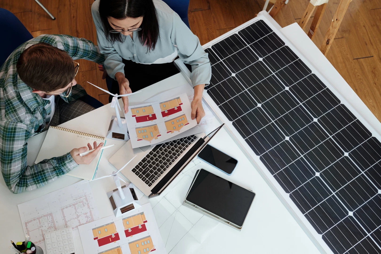 Energía sostenible: Estudia eficiencia energética y haz la diferencia