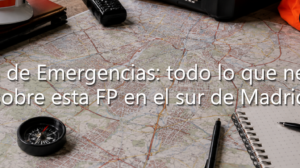 Mesa con mapa, casco, chaleco, brújula y linterna para ilustrar la FP de Coordinación de Emergencias en Madrid.