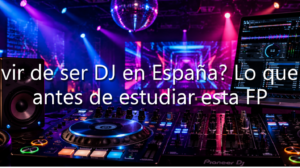 Mesa de mezclas profesional iluminada en una discoteca con un cartel que dice 'Música, Mezcla, Creatividad, Emoción', con el texto superpuesto: "¿Se puede vivir de ser DJ en España? Lo que debes saber antes de estudiar esta FP".
